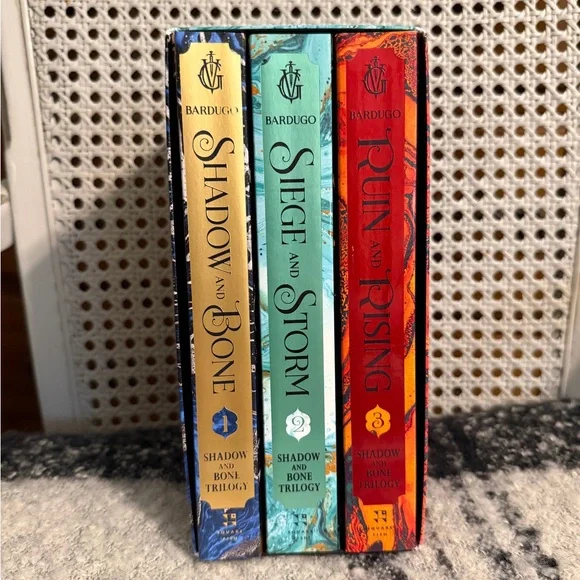 Grishaverse Book Trilogy Set in Paperback by Leigh Bardugo - Picture 1 of 12